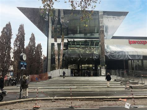 Centro Commerciale PiazzaLodi: nuovo ingresso .